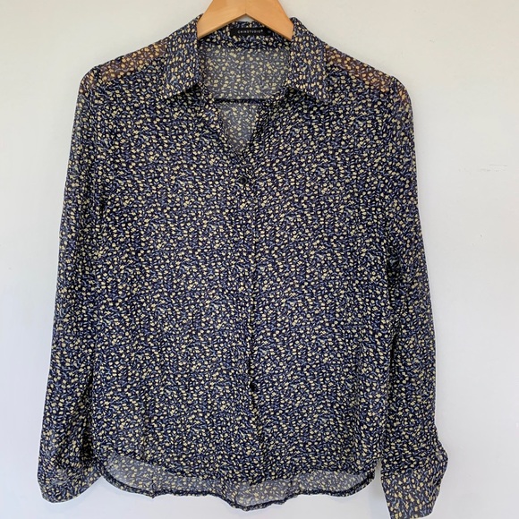 ⚡️3/$30⚡️Floral Blouse - Picture 3 of 3